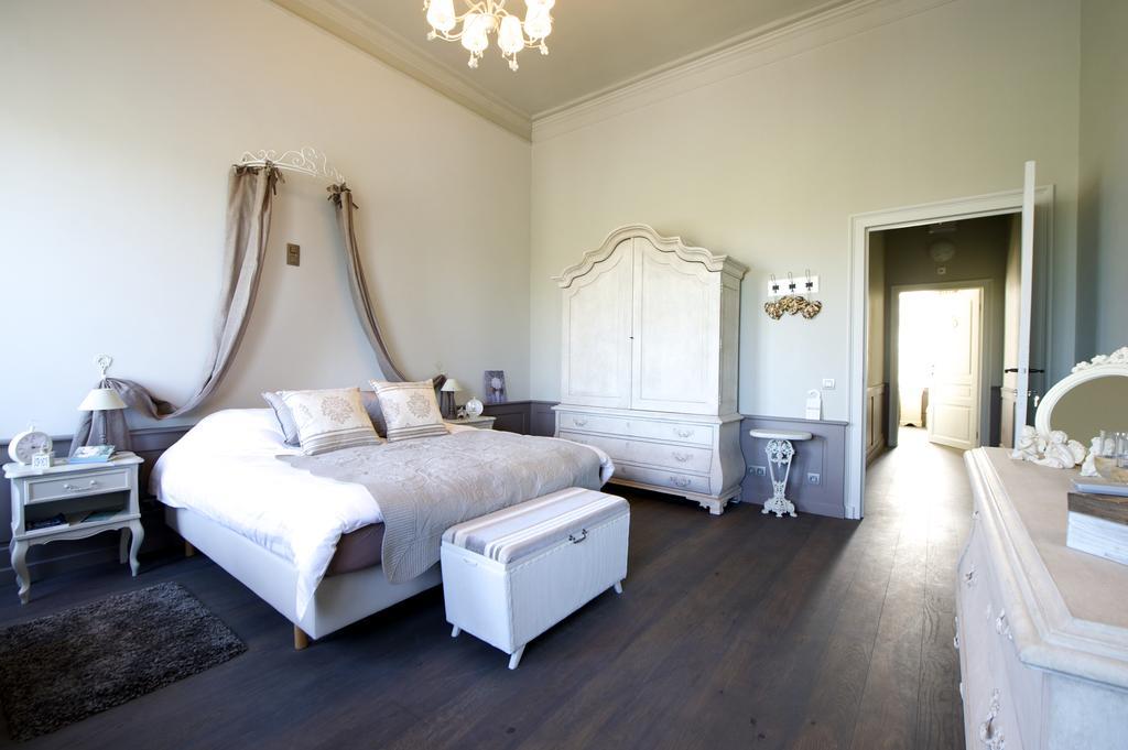 Le Petit Chateau Vaartdijk Leffinge Room photo